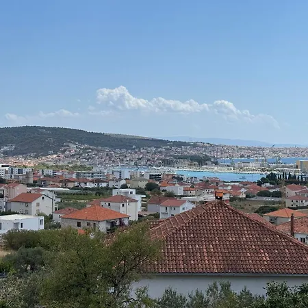 Luxury Cascades - Sea View & Private Covered Parking Апартаменти Трогір